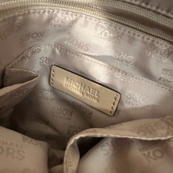 Michael Kors Jet Set tote - Picture 6 of 10